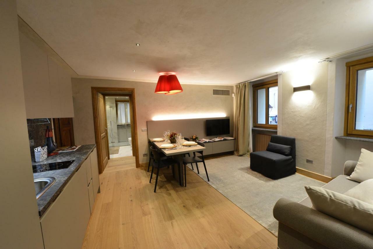Le Reve Charmant Apartments - Via Sant'Orso,2 أَويستا المظهر الخارجي الصورة