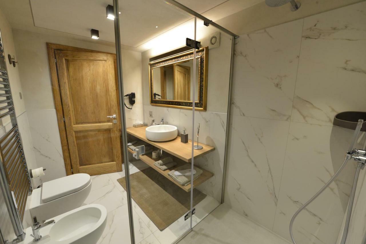 Le Reve Charmant Apartments - Via Sant'Orso,2 أَويستا المظهر الخارجي الصورة