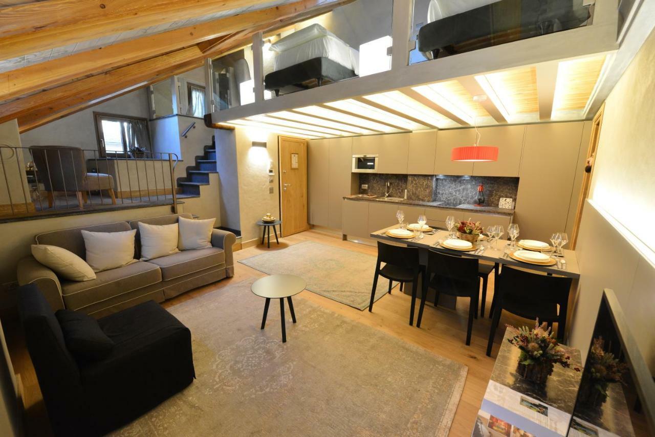 Le Reve Charmant Apartments - Via Sant'Orso,2 أَويستا المظهر الخارجي الصورة