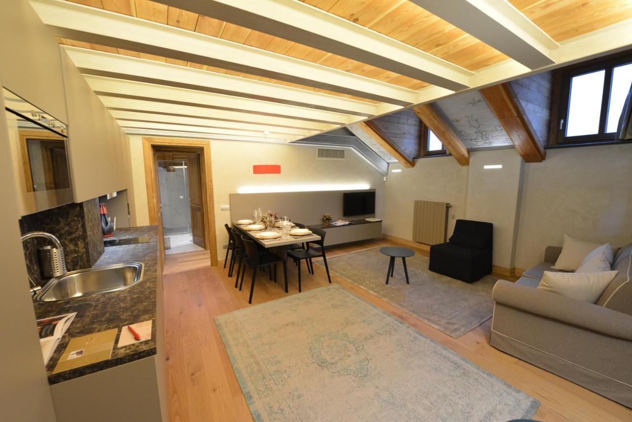 Le Reve Charmant Apartments - Via Sant'Orso,2 أَويستا الغرفة الصورة
